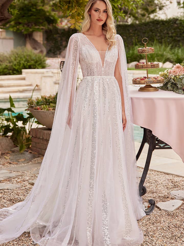 ROBE DE MARIÉE TRAPÈZE À MANCHES LONGUES pour la vente par Ladivine by Cinderella Divine