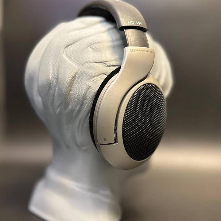 <3 Studio – Engroshandel Hovedtelefoner – Bang Chan hovedtelefonstativ – elegant og stilfuldt tilbehør til skrivebordet for Stray Kids-kpopfans4