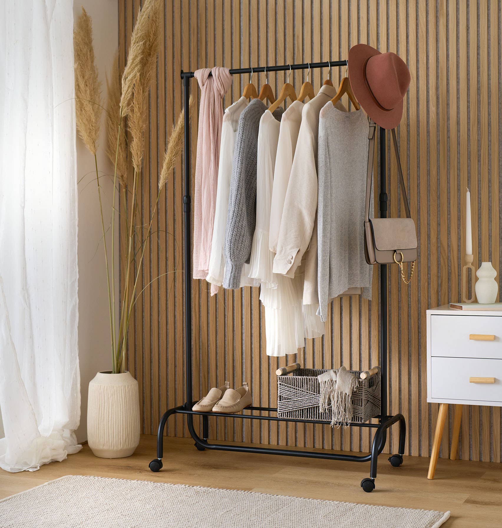 black Garment rack, metal/plastic for wholesale on Faire1