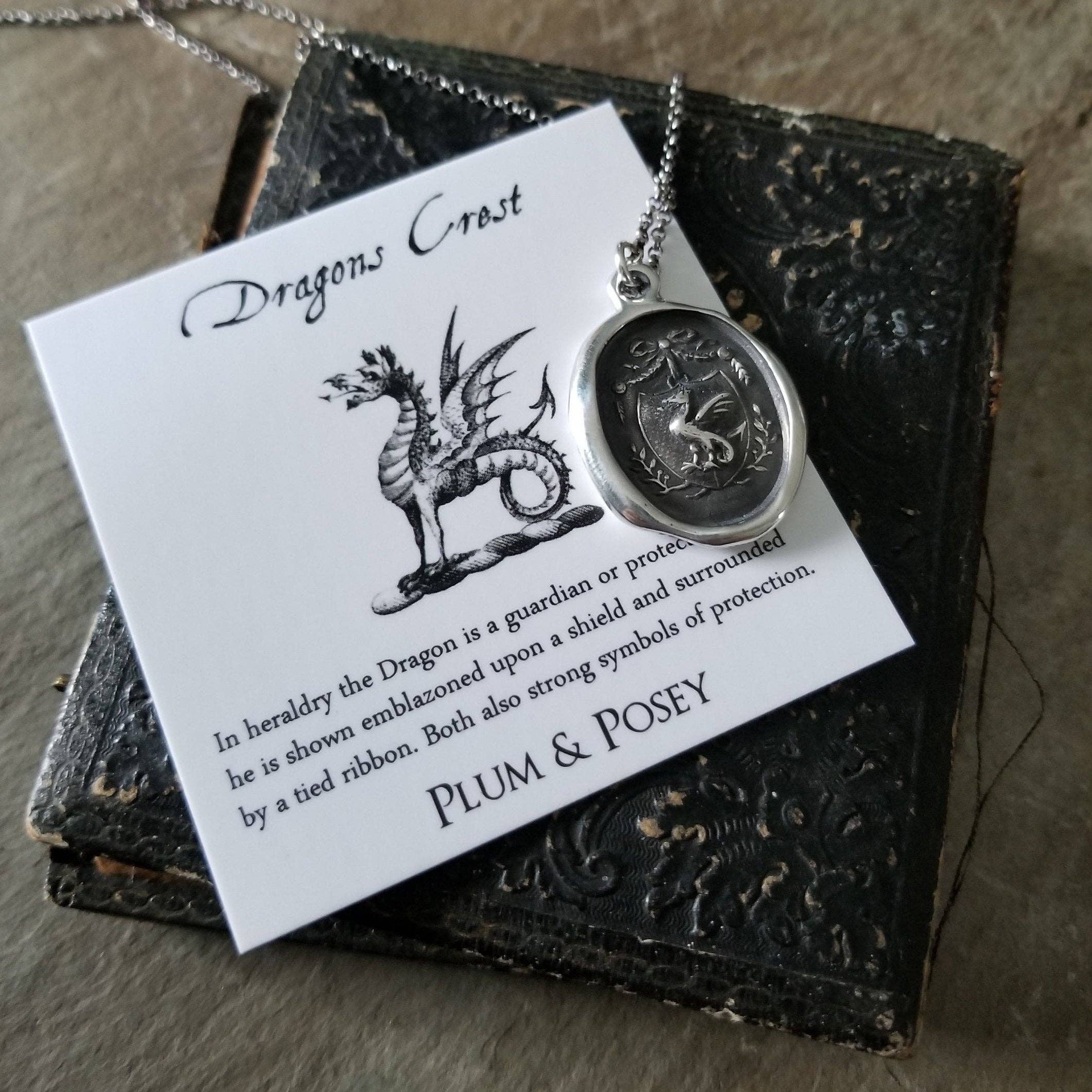 Plum and Posey – Colar pingente/pendente por atacado – Colar selo de cera Dragons Crest3