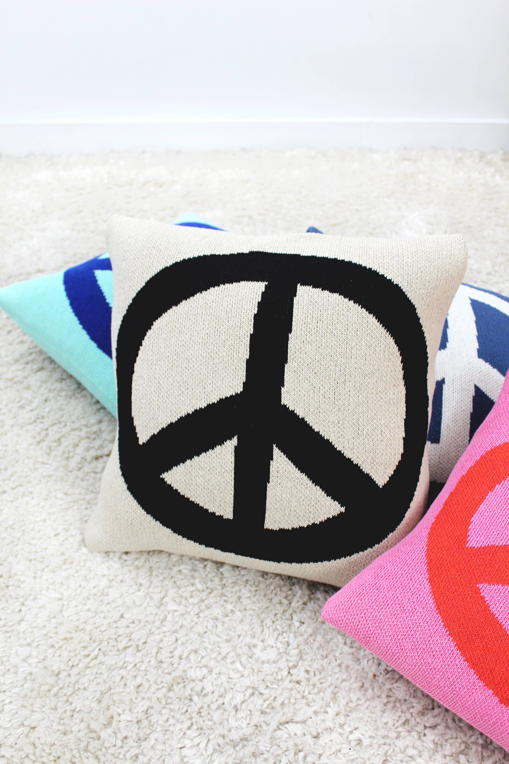 Calhoun & Co. - Wholesale Throw/Decorative Pillow - Peace Sign Knit Pillow6