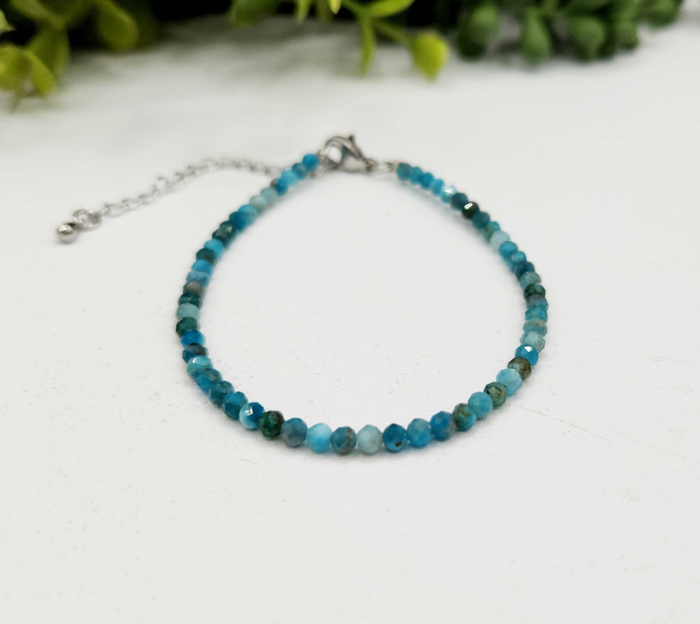 Meraki Gemstones – wholesale Pärlarmband – Blå Apatitarmband Fasetterad 3MM med Silverfärgad Spänne4