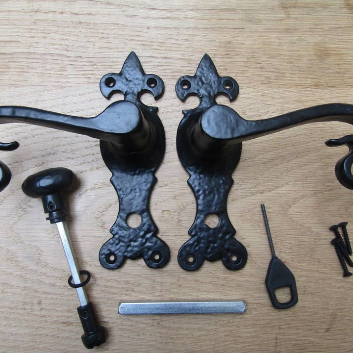 Par af løftestang badeværelse Shepherd's Crook håndtag sort for engroshandel hos IronmongeryWorld