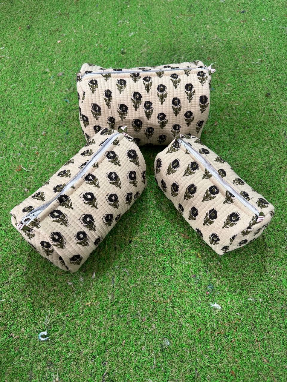 bhavnas boutique - Wholesale Makeup/Cosmetic Bag - Zipper Closure Cotton Floral Print Quilted Bag Women Bags 0