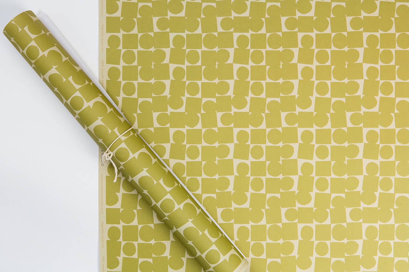 Anne Davison Studio – Engroshandel Indpakningspapir – Cirkel og kvadrater Gavepapir (grøn)0