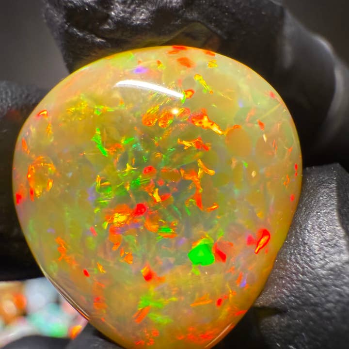 Welo Opal Cabochon – 19.40 ct (22.1 × 21.10 × 7.30 mm) for wholesale by Modeeq Gems