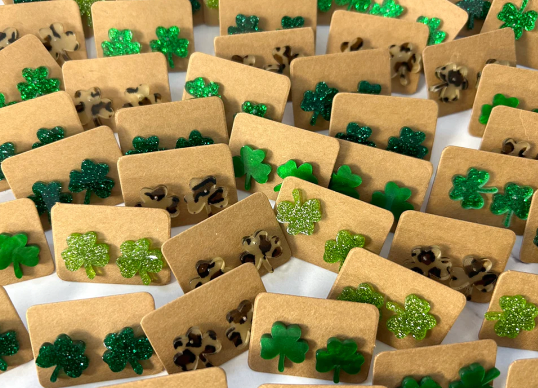 Kate Tuesday Jewelry - Vente Clous d'oreille - 🍀 OMG ! Boucles d'oreilles à tige en acrylique Shamrock 🍀3