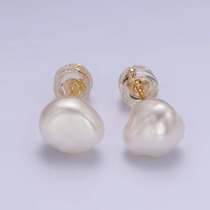 Aim Eternal - Venta al por mayor Pendientes de botón/aretes de poste - Pendientes de perlas barrocas de agua dulce blancas rellenas de oro de 16K | AB1193