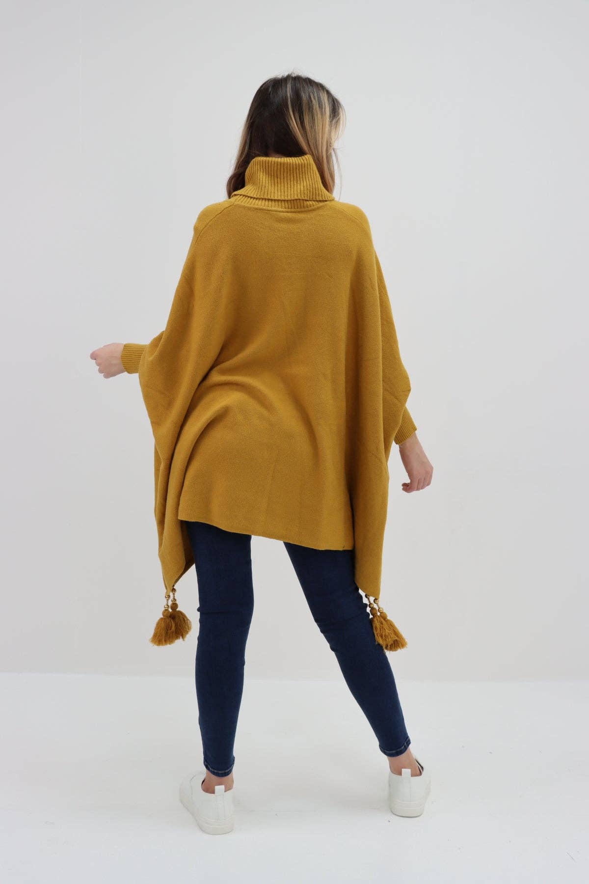 Miss Bold - Vente Poncho – femme - Poncho tunique italien à col bénitier et manches chauve-souris à pompons19