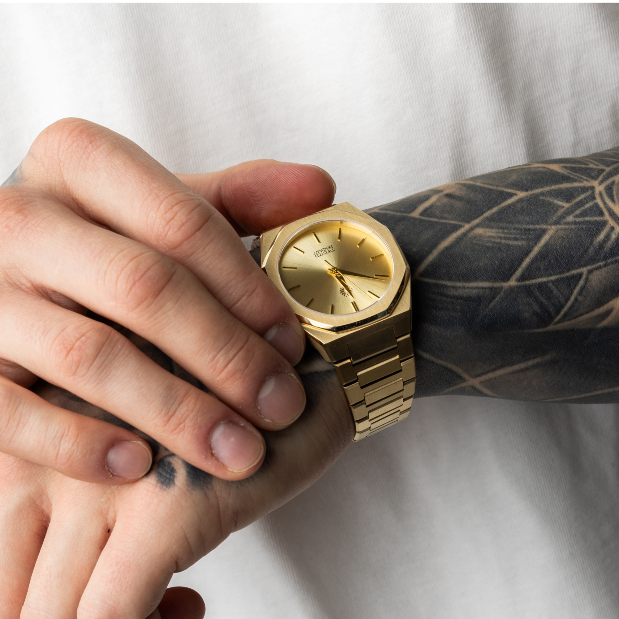 Twistedpendant – wholesale Wrist watch – Men's – Gold Stainless Steel Watch2