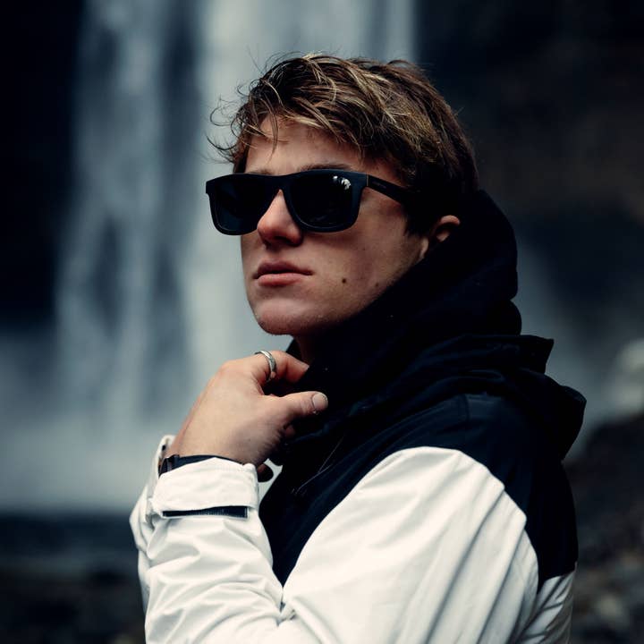 GOWOOD - Wholesale Sunglasses - Unisex - Canadian Black Maple Sunglasses with Black Polarized Lenses2