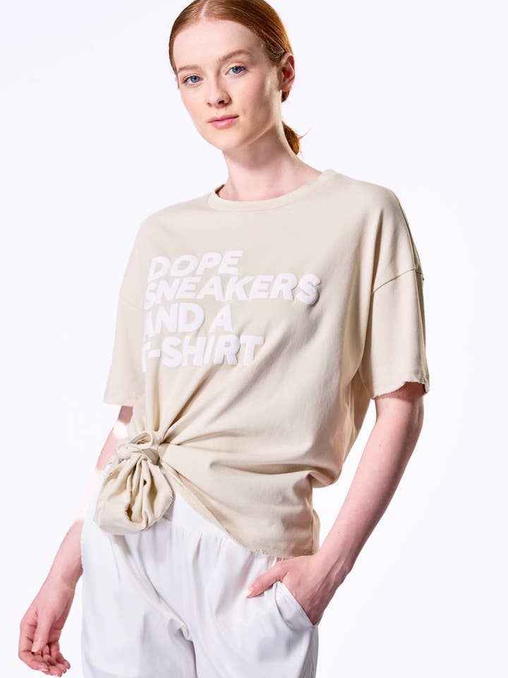 The Fifth Week - Vendita all'ingrosso Maglietta serigrafata - Donna - Sneakers bianche 'Dope... ' T-shirt3