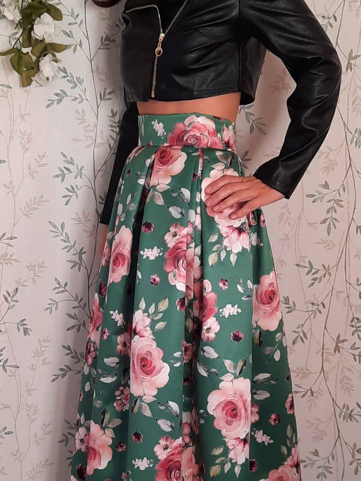 EgoChic Milano – wholesale Kjol - Dam – Sabrina 50-talet"Rose Fantasia” veckad kjol (Var. Grön bas)