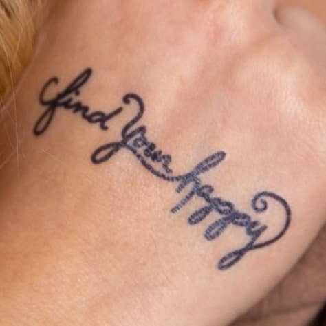 Vind je Happy Manifestatie-tatoeage voor wholesale door Conscious Ink