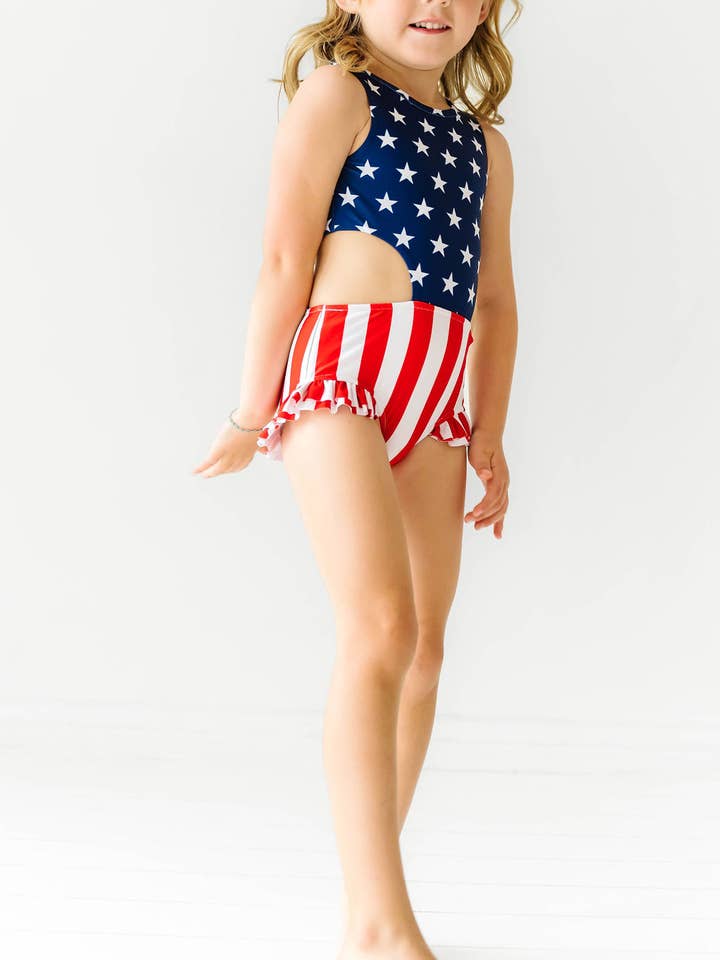 Maillot de bain à découpes latérales représentant le drapeau américain pour la vente par Khloe jean clothing