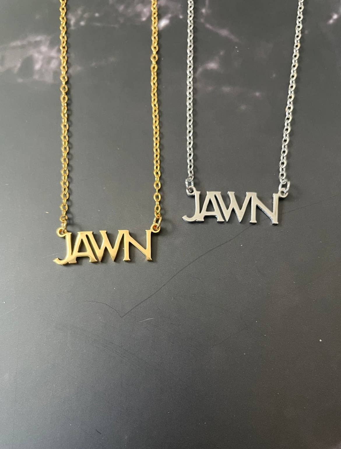 GeoMetricGem - Vendita all'ingrosso Collana con ciondolo/pendaglio - Collana JAWN ~ Ciondolo a tema Philly in oro o argento6