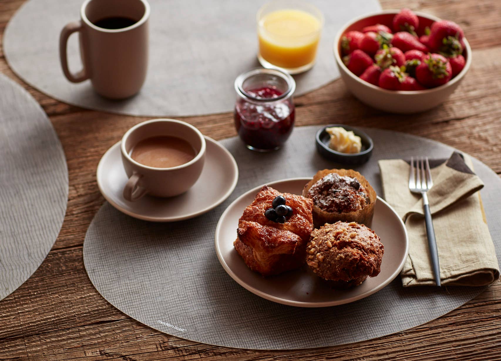 modern-twist - Wholesale Placemat - Oval Placemat: Linen - Chocolate3