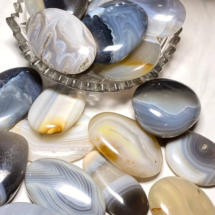Above Tha Clouds - Wholesale Spiritual stone/crystal - Blue Banded Agate Crystal Flat Stones6