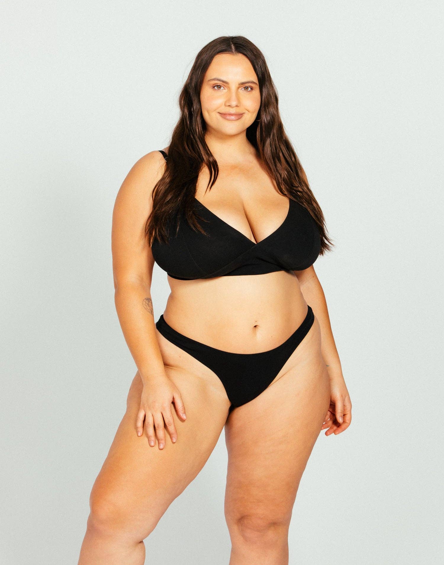 Schwarz Klassischer Tanga Schwarz für den Großhandel auf Faire0