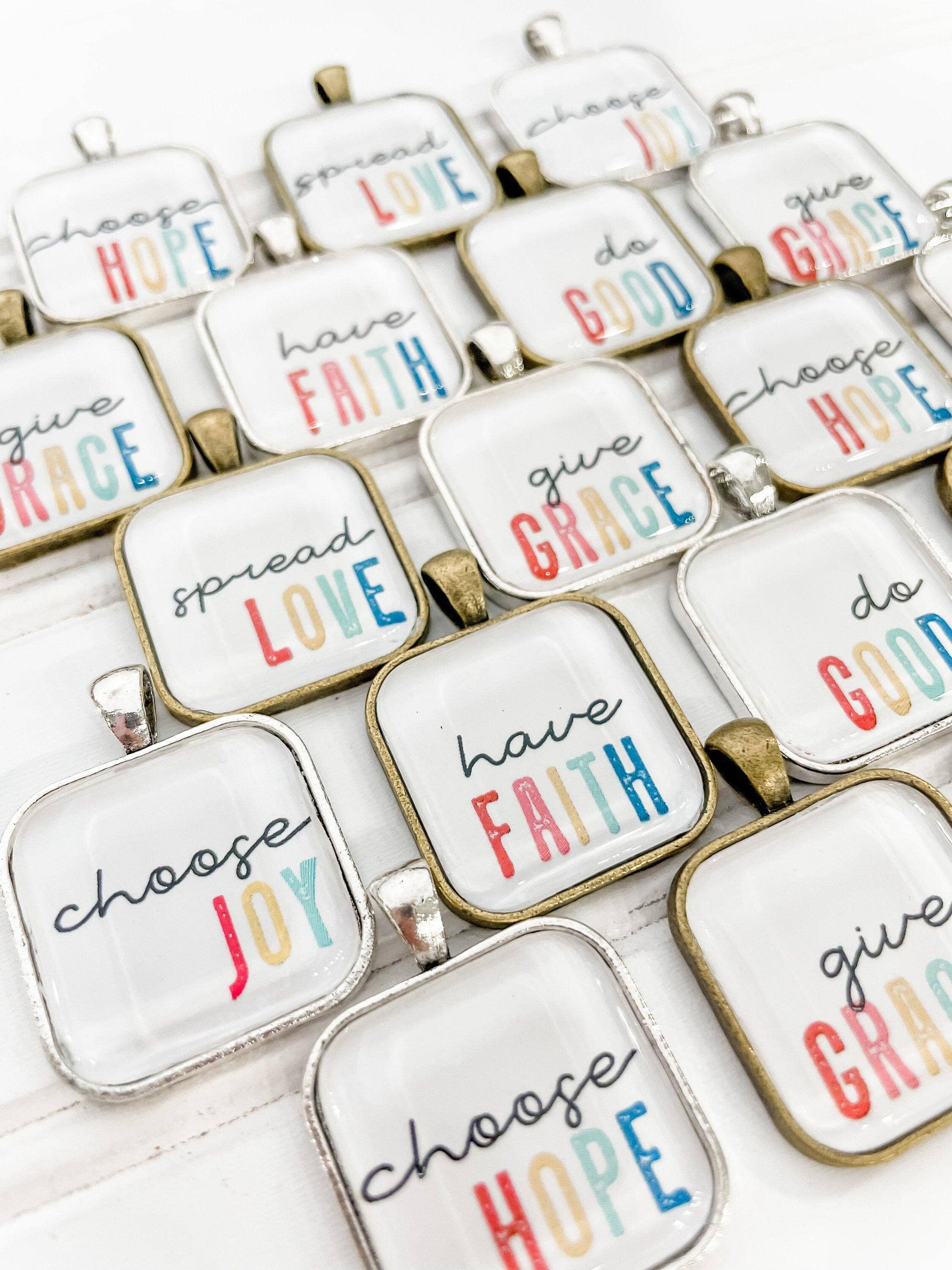 Hello Holly Shop - Wholesale Keychain - Women's - Give Grace Keychain7