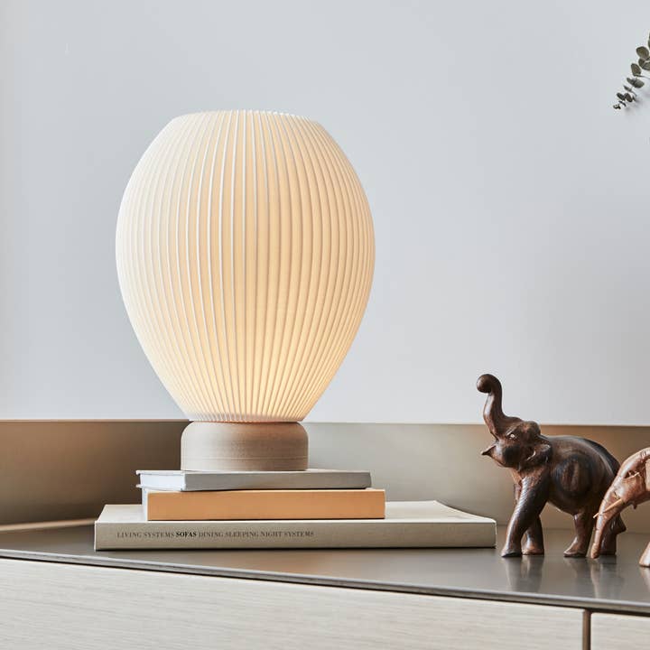 Lampada da tavolo Pillar Plus | materiali riciclati | dimmerabile per la vendita all'ingrosso da parte di recozy