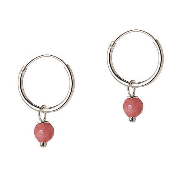 Piccoli Orecchini a Cerchio in argento con pietra rosa per la vendita all'ingrosso da parte di Juulry