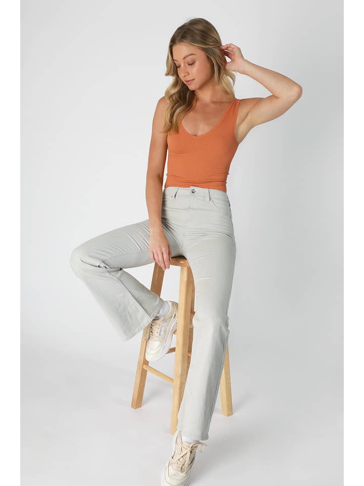 NIKIBIKI – Top de malha - Mulher por atacado – NS7575 - Top recortado canelado com decote em V32