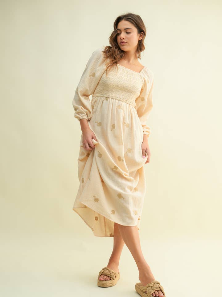 Blommönstrad midi-klänning med smockdetalj för wholesale av Cloud Ten