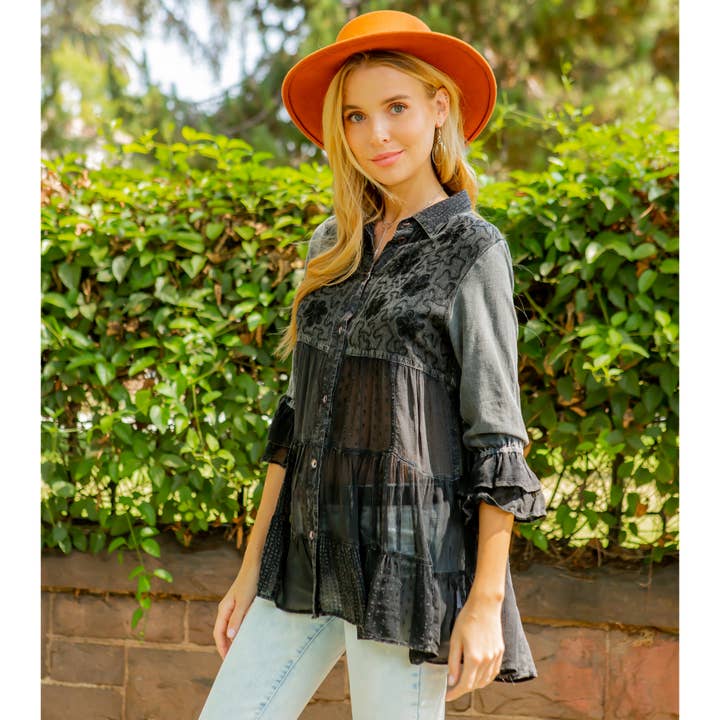 Young Threads - Vente Chemise à col boutonné – femme - Blouse brodée mexicaine pour femmes à taille froncée (NOUVEAU)