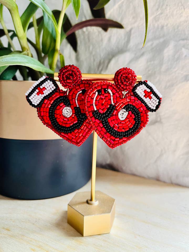 Sjukvård kärlek pärlstav Dingla Örhängen rött hjärta medicinsk för wholesale av The Pearled Panther