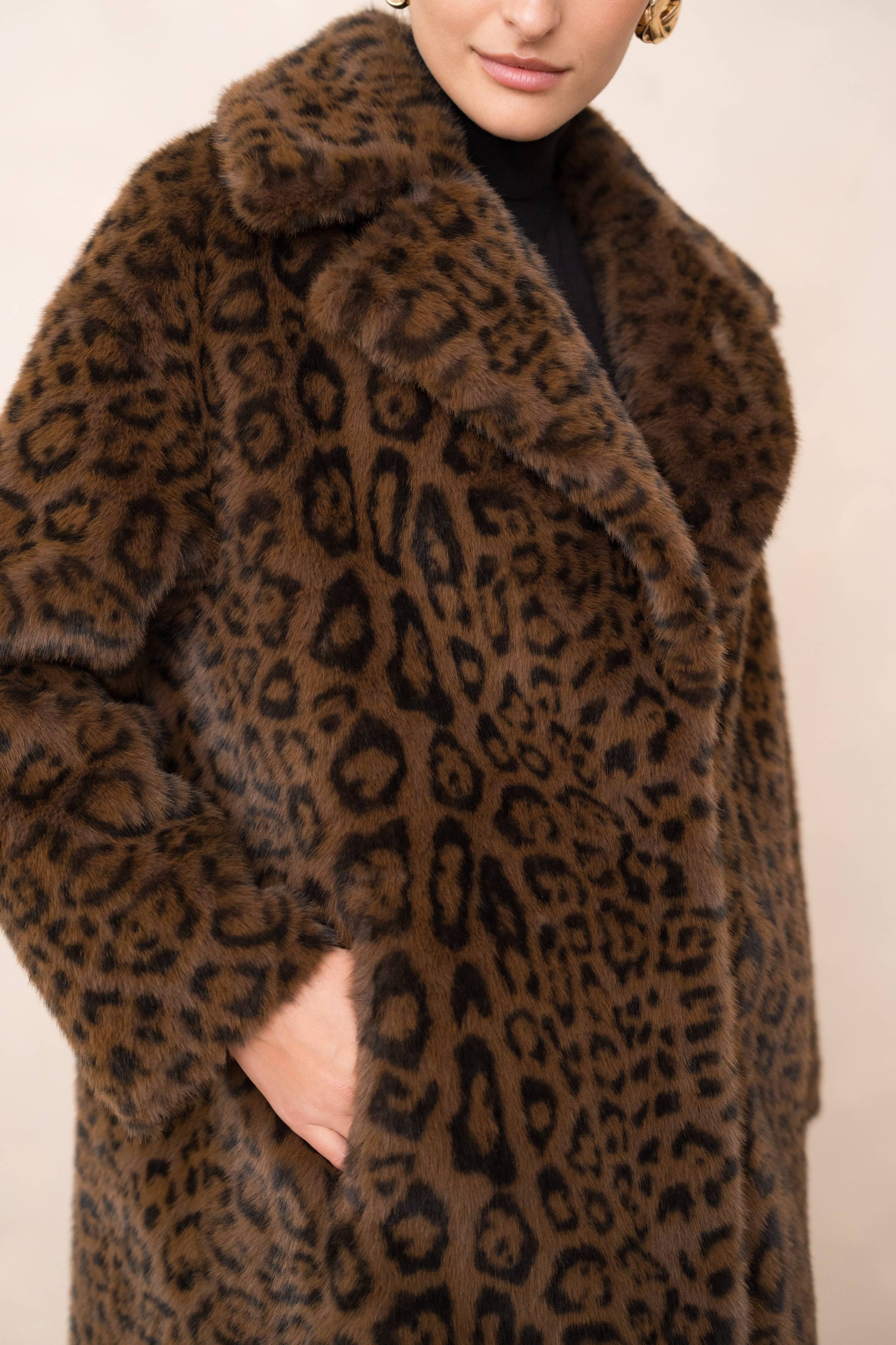 Attentif Paris - Wholesale Fur/Faux Fur Coat - Women's - Long synthetic fur coat with lapel collar14