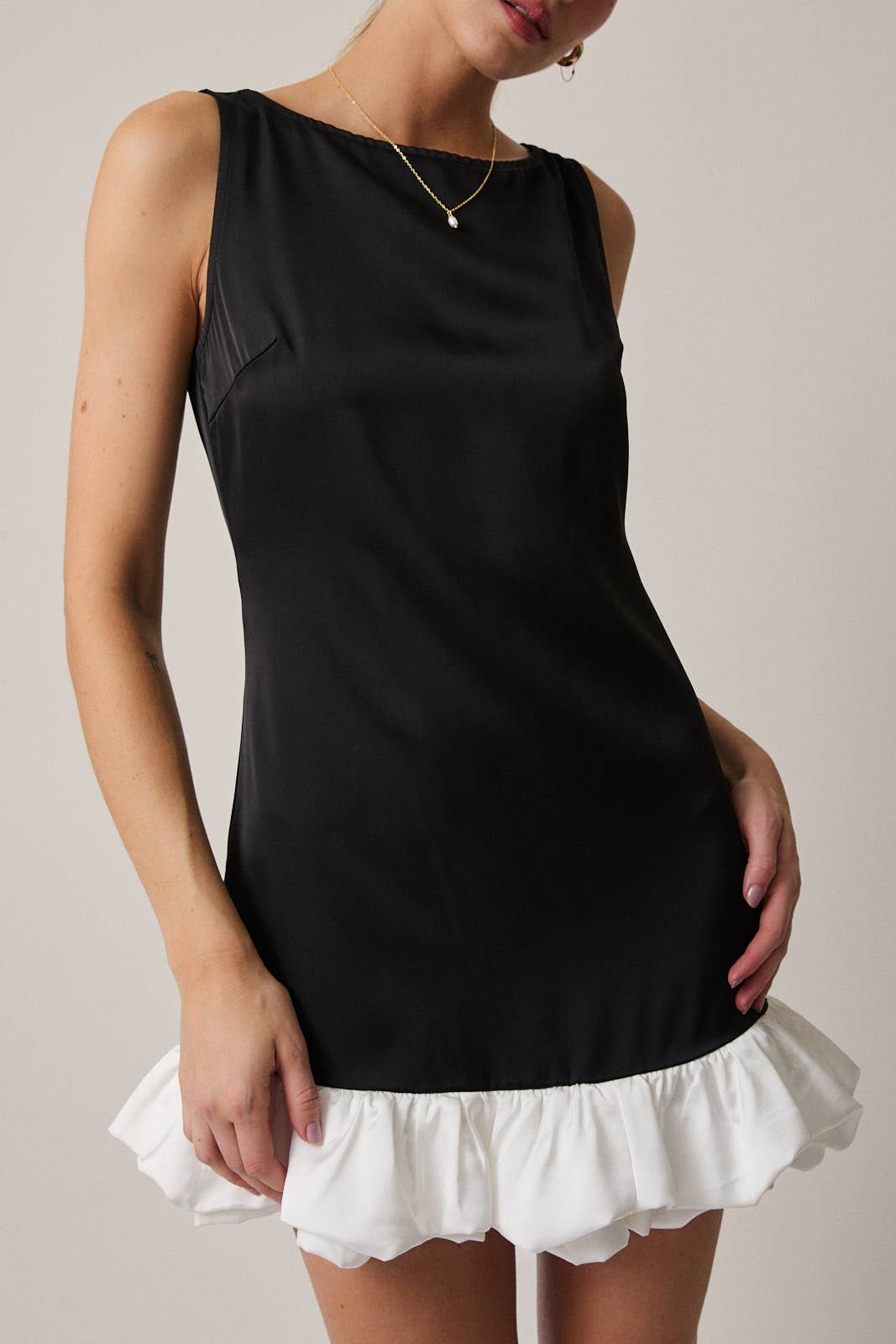 BLACK WHITE BOAT NECK SLEEVELESS BUBBLE HEM DETAIL MINI DRESS for wholesale on Faire9