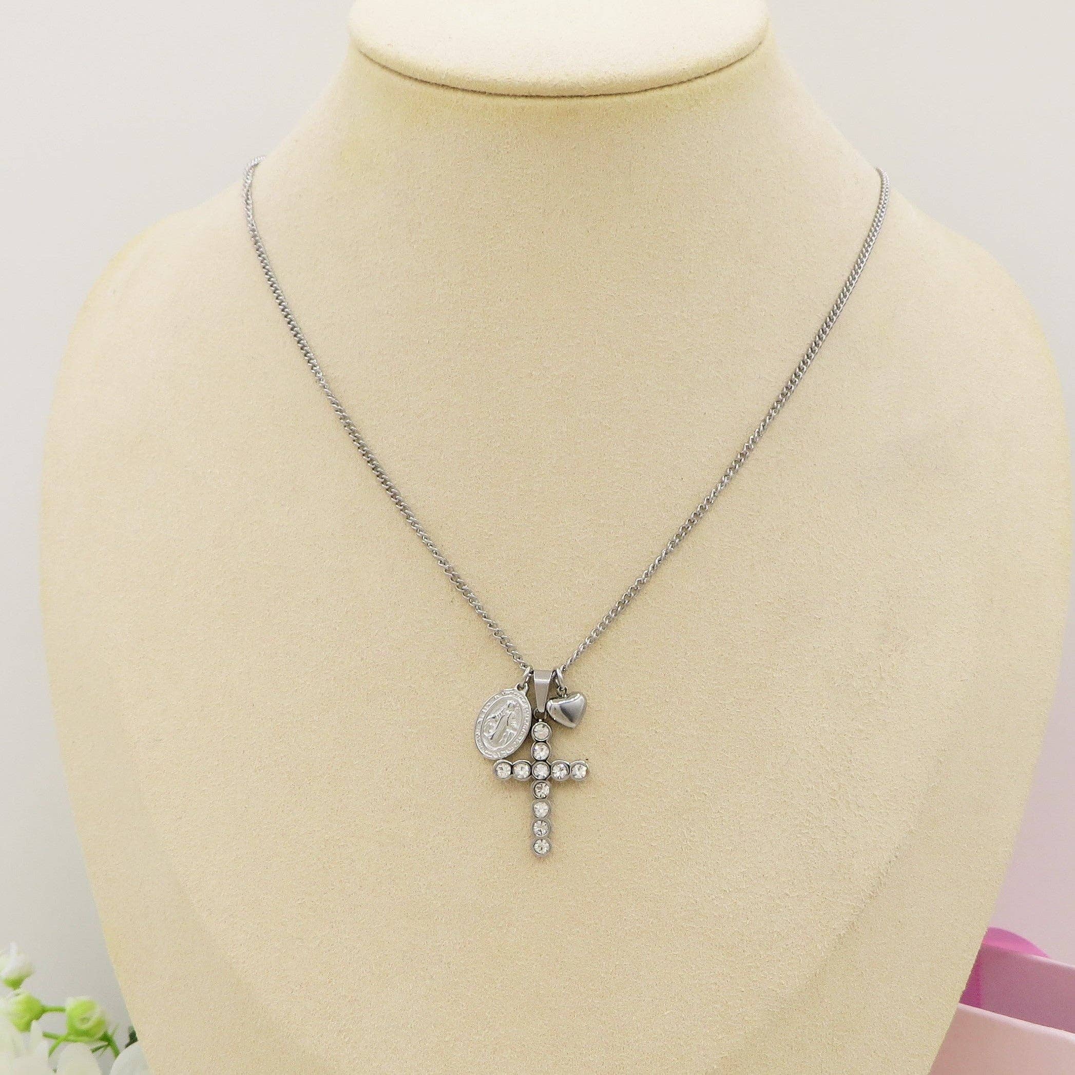 Daemon srls - Vente Colliers à pendentif - HOLY ~ Collier en acier inoxydable avec pendentifs sacrés : croix, madonnina et cœur bombé3