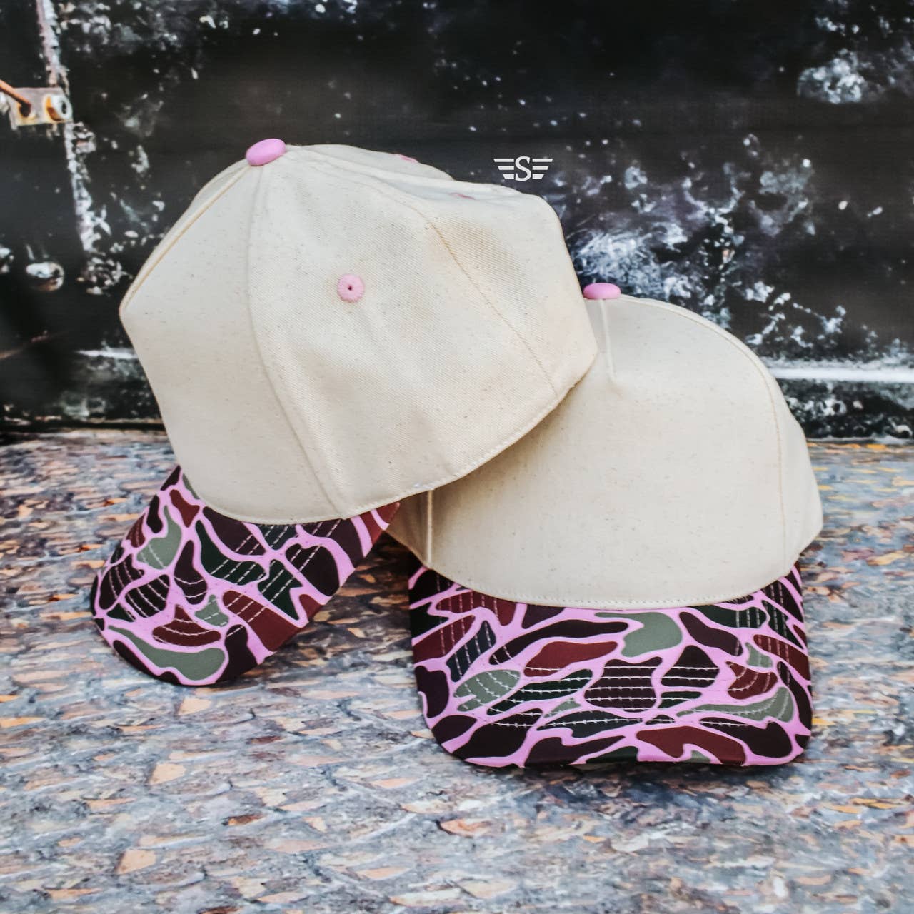 Flying S Company – Großhandel Basecap – Unisex – Leinwand Vorderseite Pink Duck Camo Bill Magna Pony™ Kappe