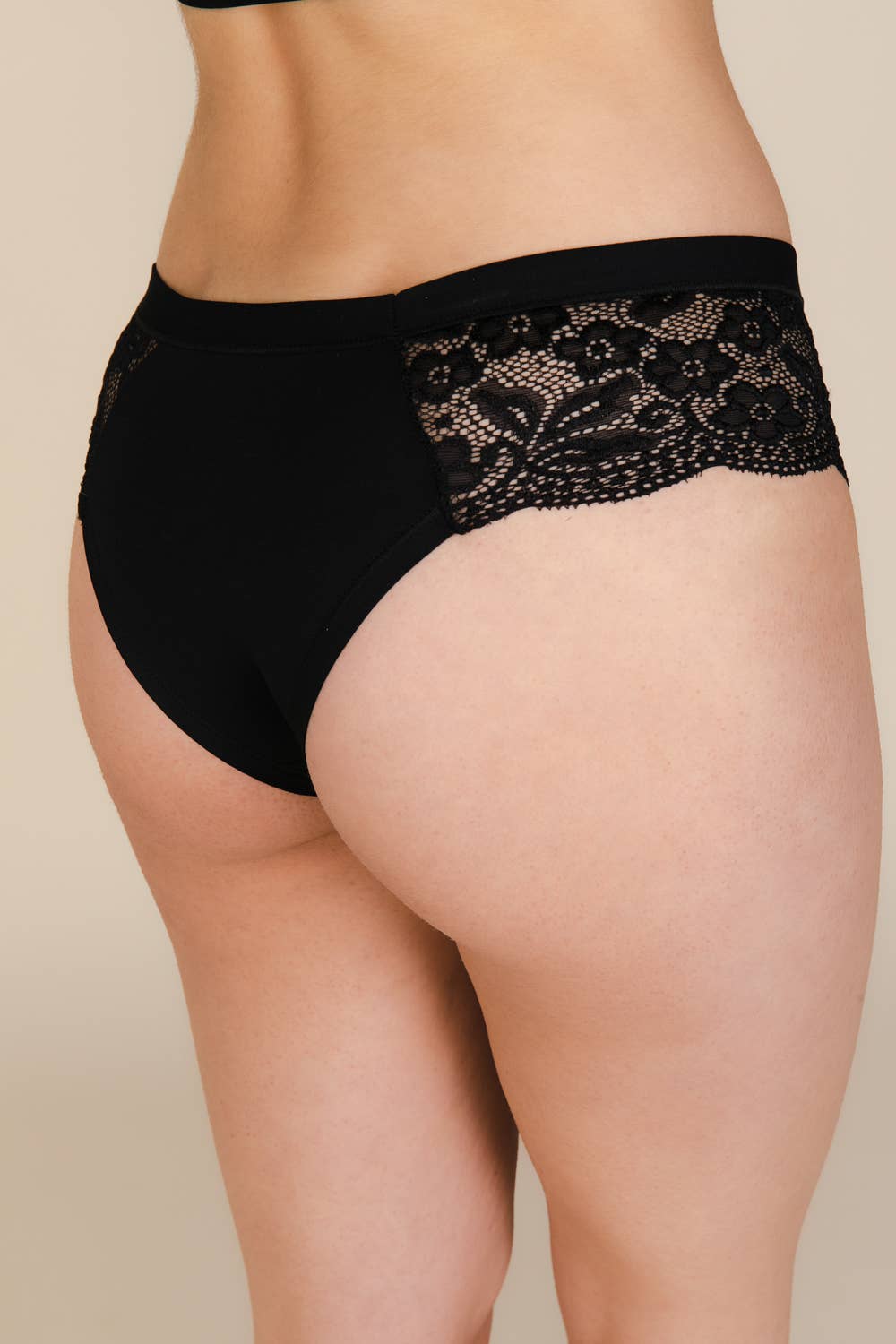 Le Form - Wholesale Underwear - Women's - Brasiliana in morbido cotone e pizzo1