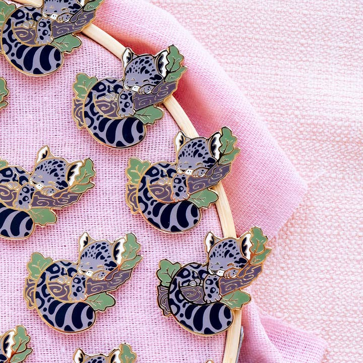 Evy Benita - Wholesale Lapel Pin/Button - Cute Clouded Leopard Enamel Pin
