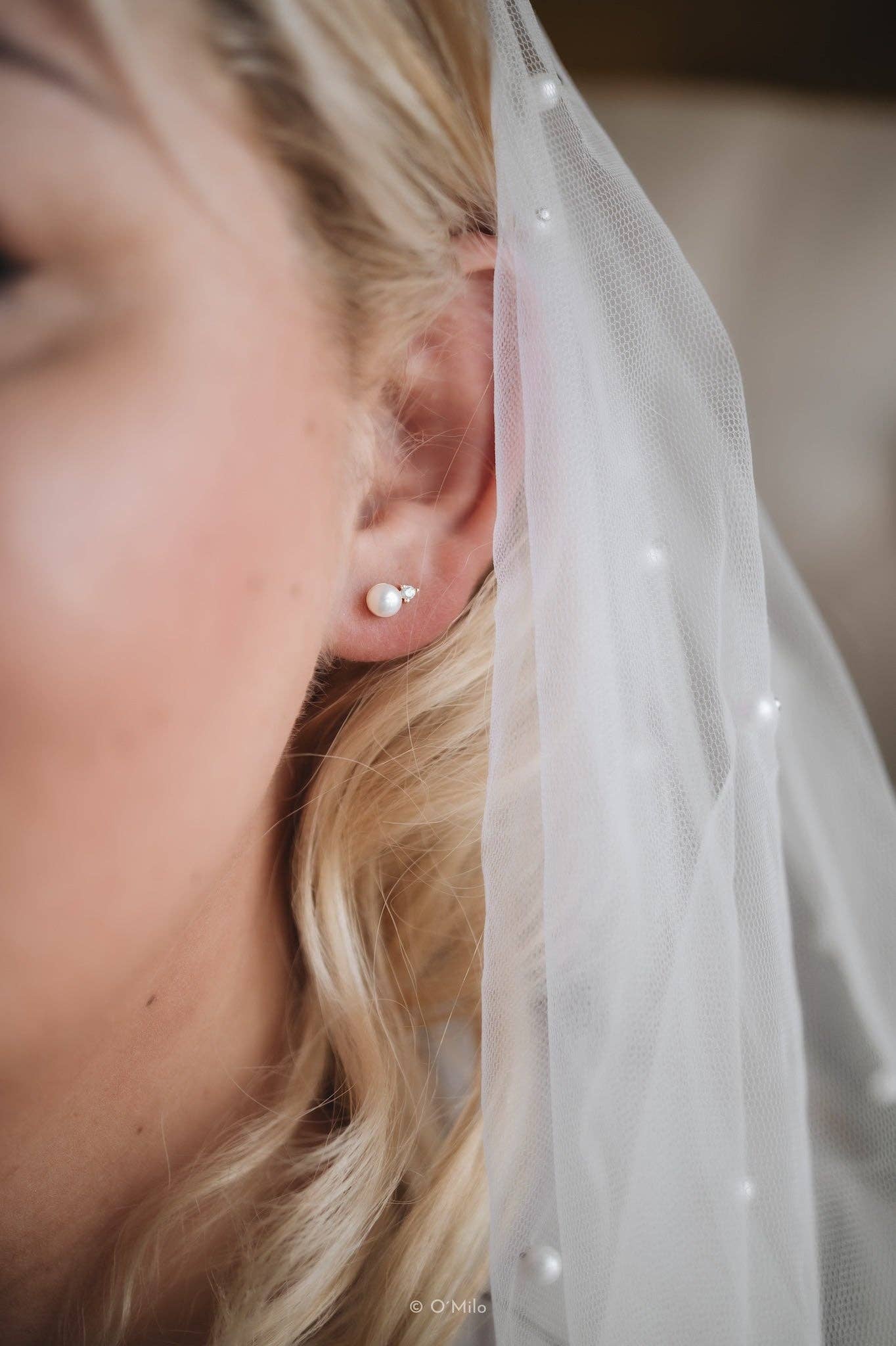 O'Milo - Vendita all'ingrosso Orecchini a bottone - Orecchini Pearl Dew con perla e singola pietra brillante1