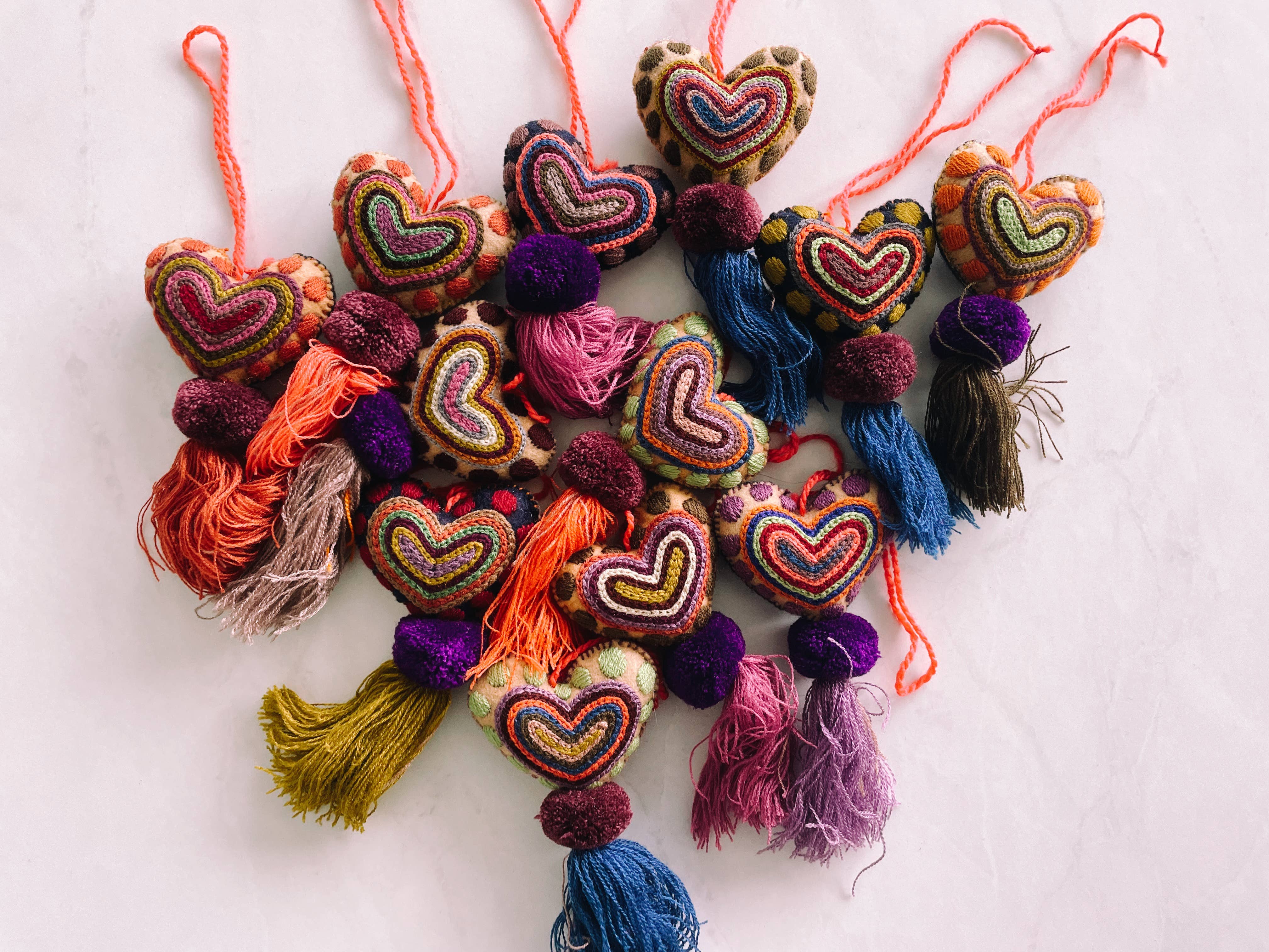 Pura Vida - Wholesale Ornament - Kerstversiering met geborduurd hart en luipaardkwastje14