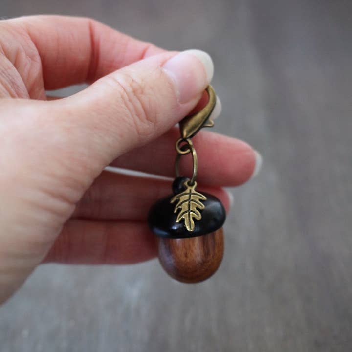 NNK Press - Wholesale Knitting/Crochet Supplies - Little Acorn Stitch Marker Keeper (Pack of 5)