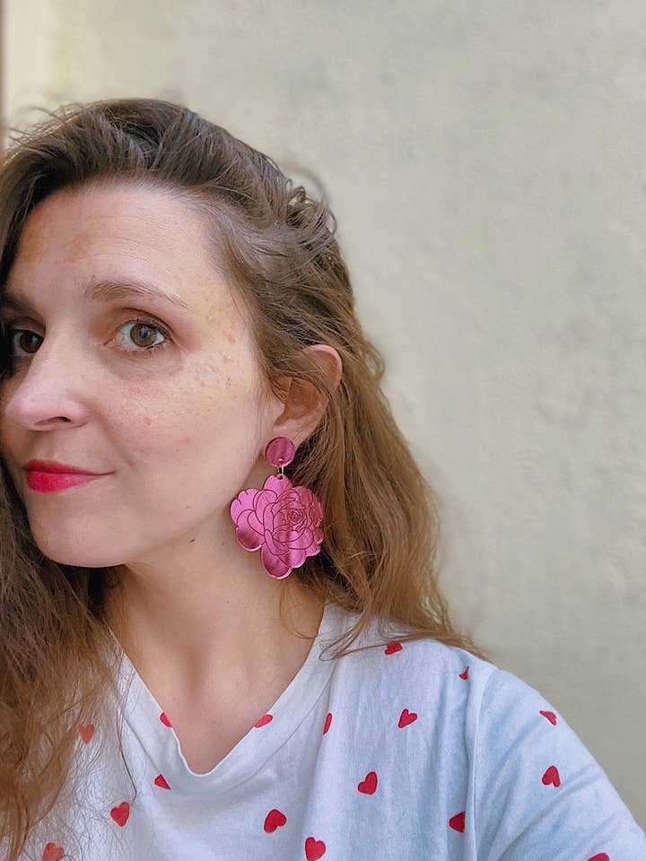 Boucles d'oreilles Pivoine Rose Miroir pour la vente par Le Strict Maximum