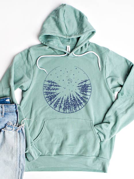 Pull à capuche Forest Sky pour la vente par Wildberry Waves