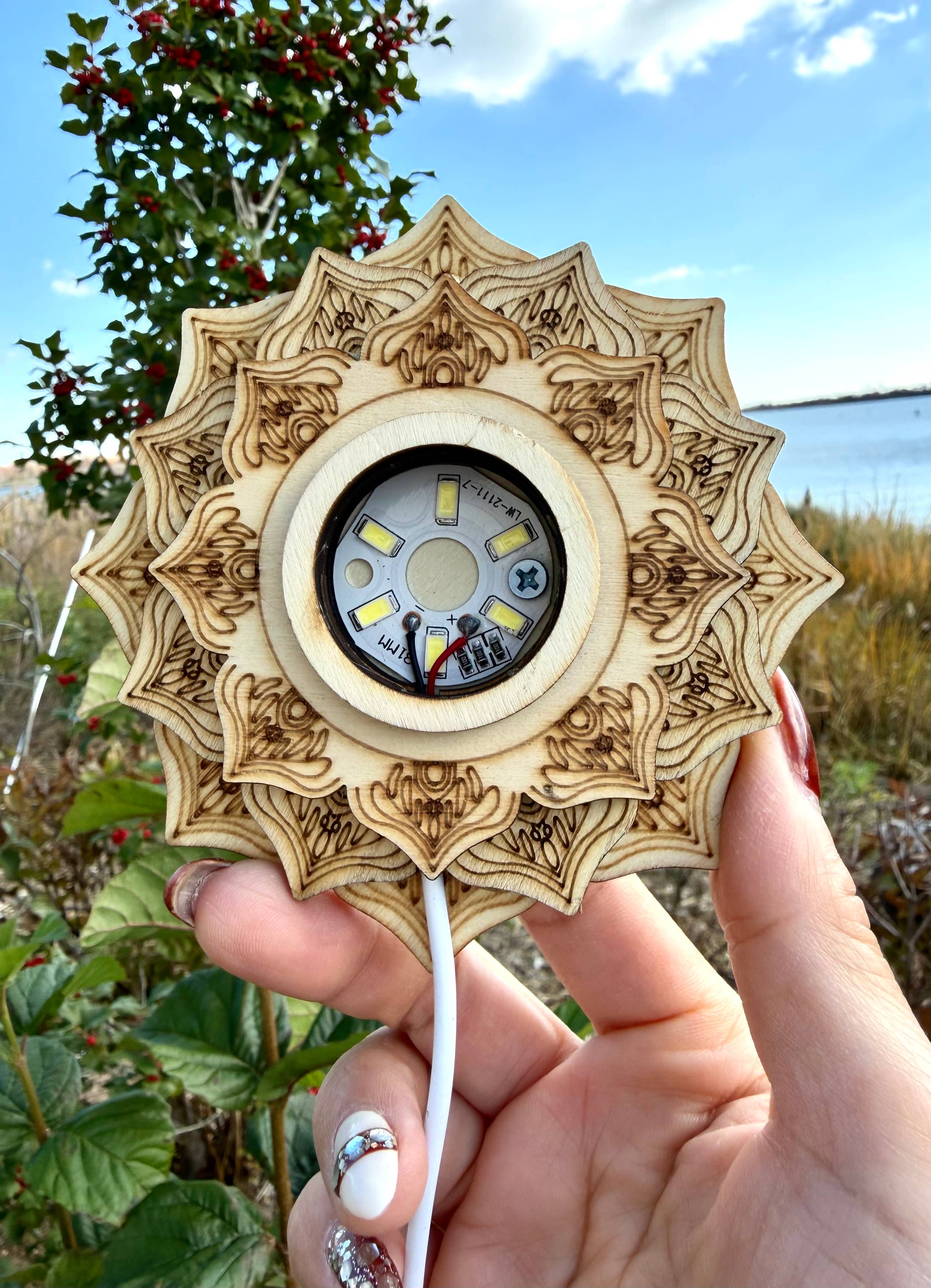 KayleeNYC - Wholesale Decorative Tabletop Object - USB powered Wooden LED light stand 10cm4