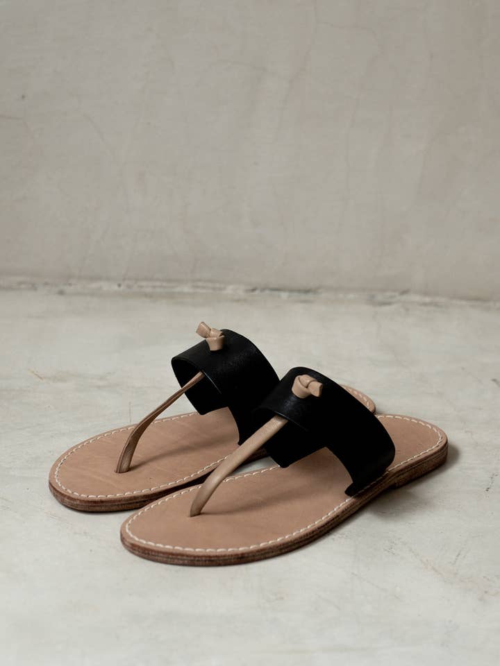 Salzige Sandale für den Großhandel von byJAMES