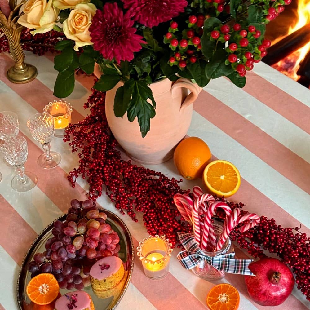 Evie and Skye Limited - Vendita all'ingrosso Tovaglie - Tovaglia Rettangolare a Righe Riviera con Volant - Rosa1