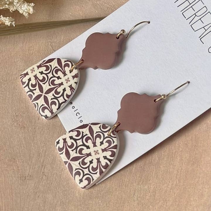 Tons Neutres d'Automne, Boucles d'Oreilles en Argile Inspirées par le Carrelage pour la vente par Ethereal Clay
