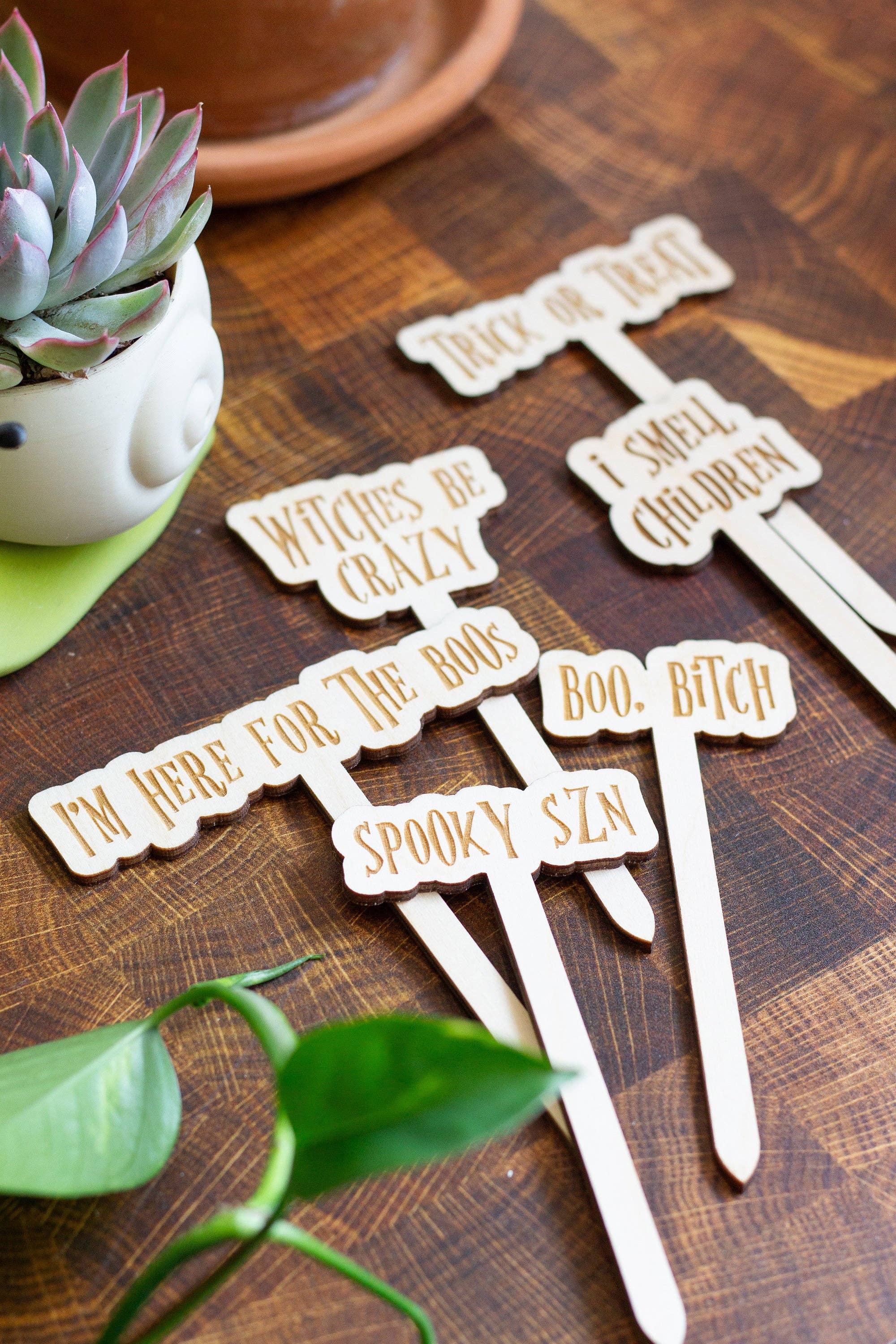 The Print Pantry - Vente Piquets de jardin/pelouse - Marqueurs de plantes en bois pour Halloween7