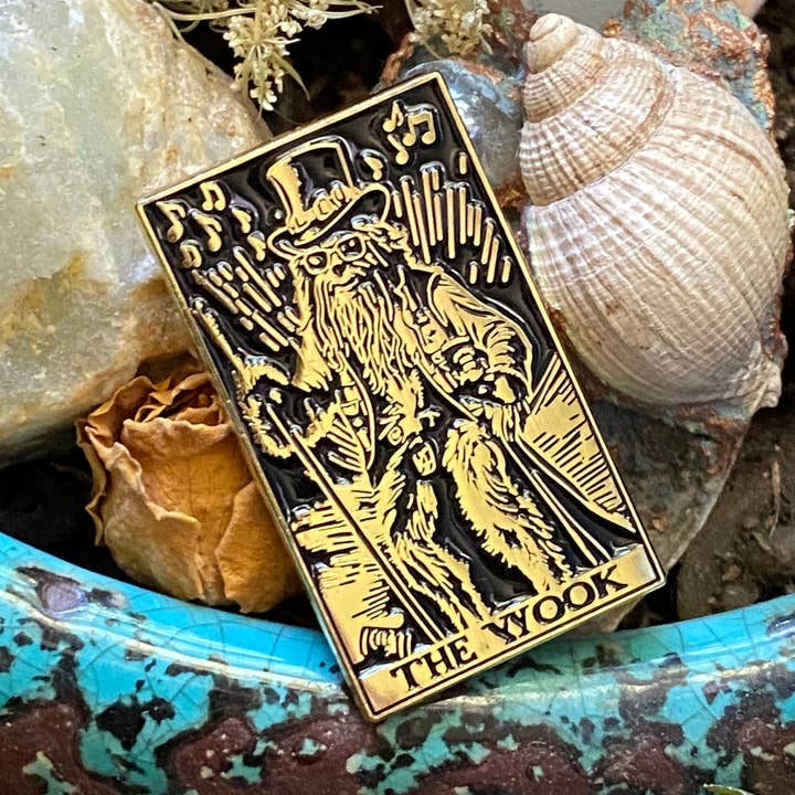 Tarotkaart Wook Pin – 1,5" Harde Emaille Pin voor wholesale door Mushroom Kingdom Pins