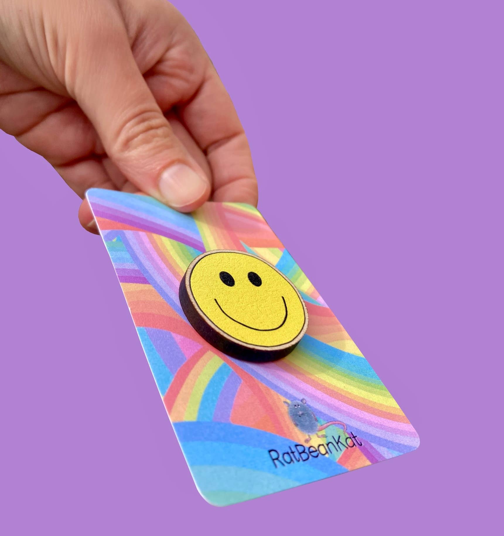 RatBeanKat – wholesale Lapel pin/button – Little happy smiley face wooden pin badge 1