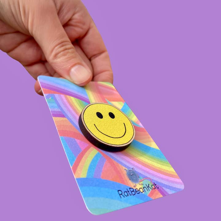 RatBeanKat – wholesale Lapel pin/button – Little happy smiley face wooden pin badge 1