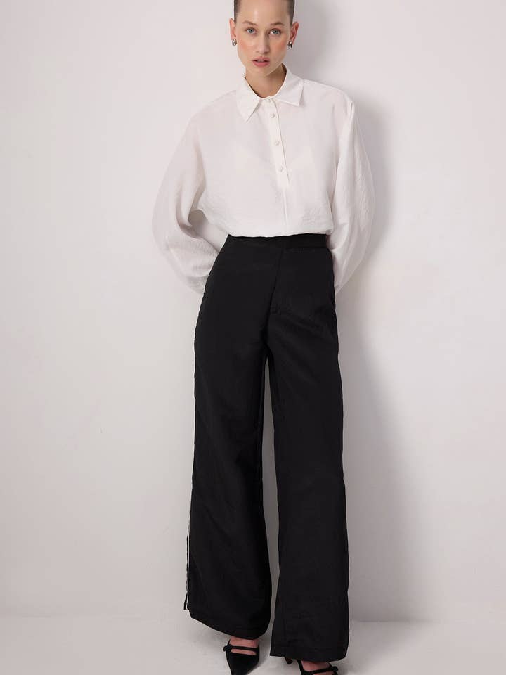 Weite Cupro-Hose mit Kontrastpaspeln für den Großhandel von Touché Privé EU